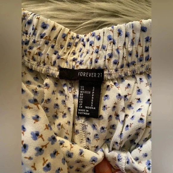 Forever 21 flowy floral skort size small NWT - Picture 2 of 4
